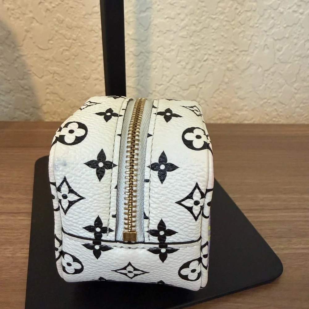 LOUIS VUITTON Monogram Giant Portemonnaie Cube Mini Cube Coin Bag Key Charm